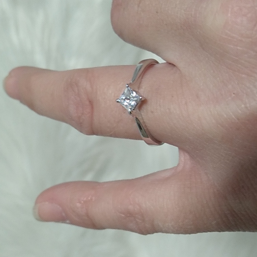 FINAL SALE! Gorgeous 925 Stamped CZ Diamond Ring Sz.8 Never Wore - Picture 2 of 11
